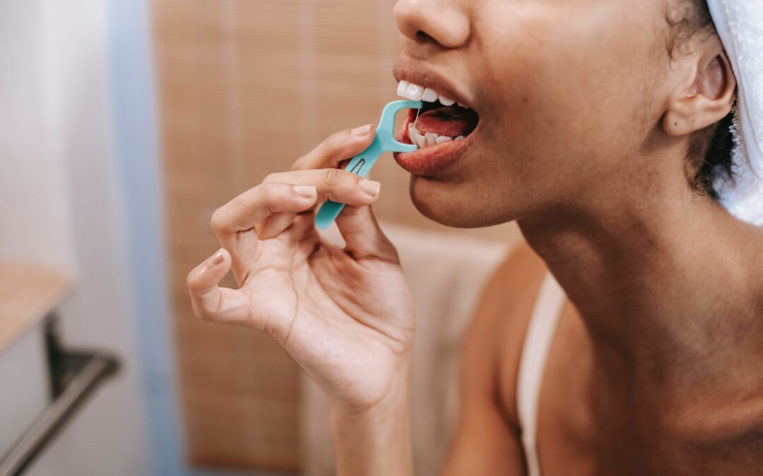 DENTAL FLOSS VS INTERDENTAL BRUSH – THE DIFFERENCES YOU NEED TO KNOW